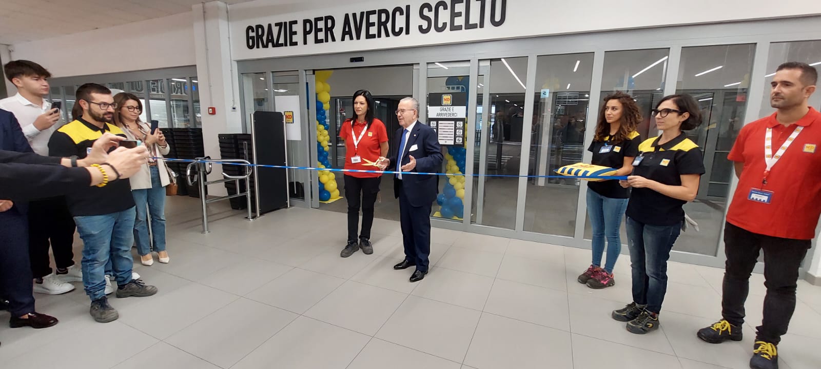 BARI CAV. PODINI TAGLIO DEL NASTRO